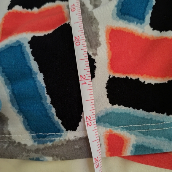 Daisy Fuentes blouse, 2xl, coral, black, teal, and grey - Picture 7 of 7